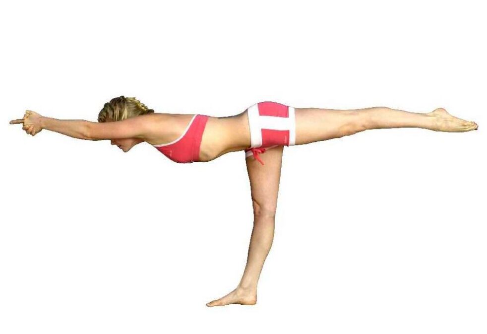 Balancování na jedné noze se sklonem vám pomůže zhubnout